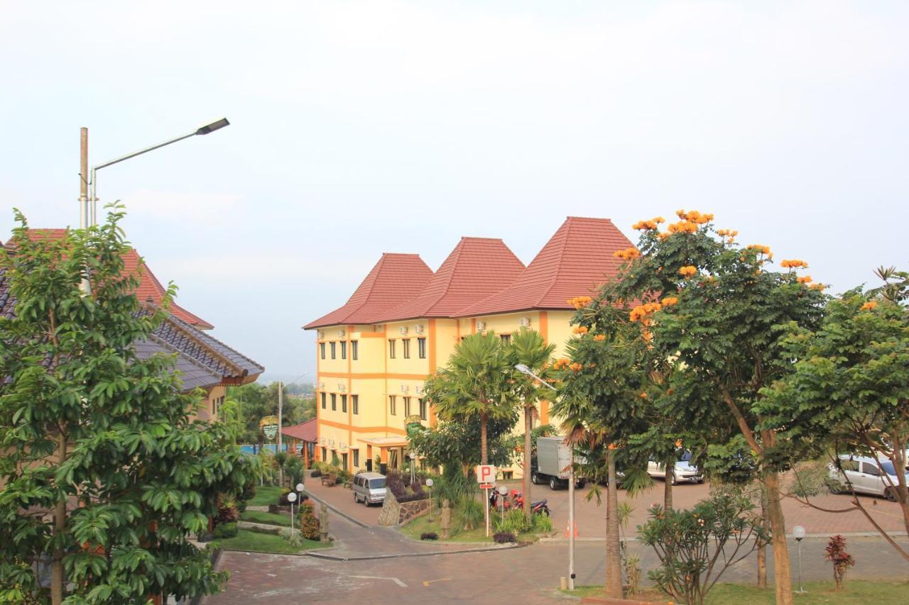 Ciptaningati Hotel Batu  Exterior foto