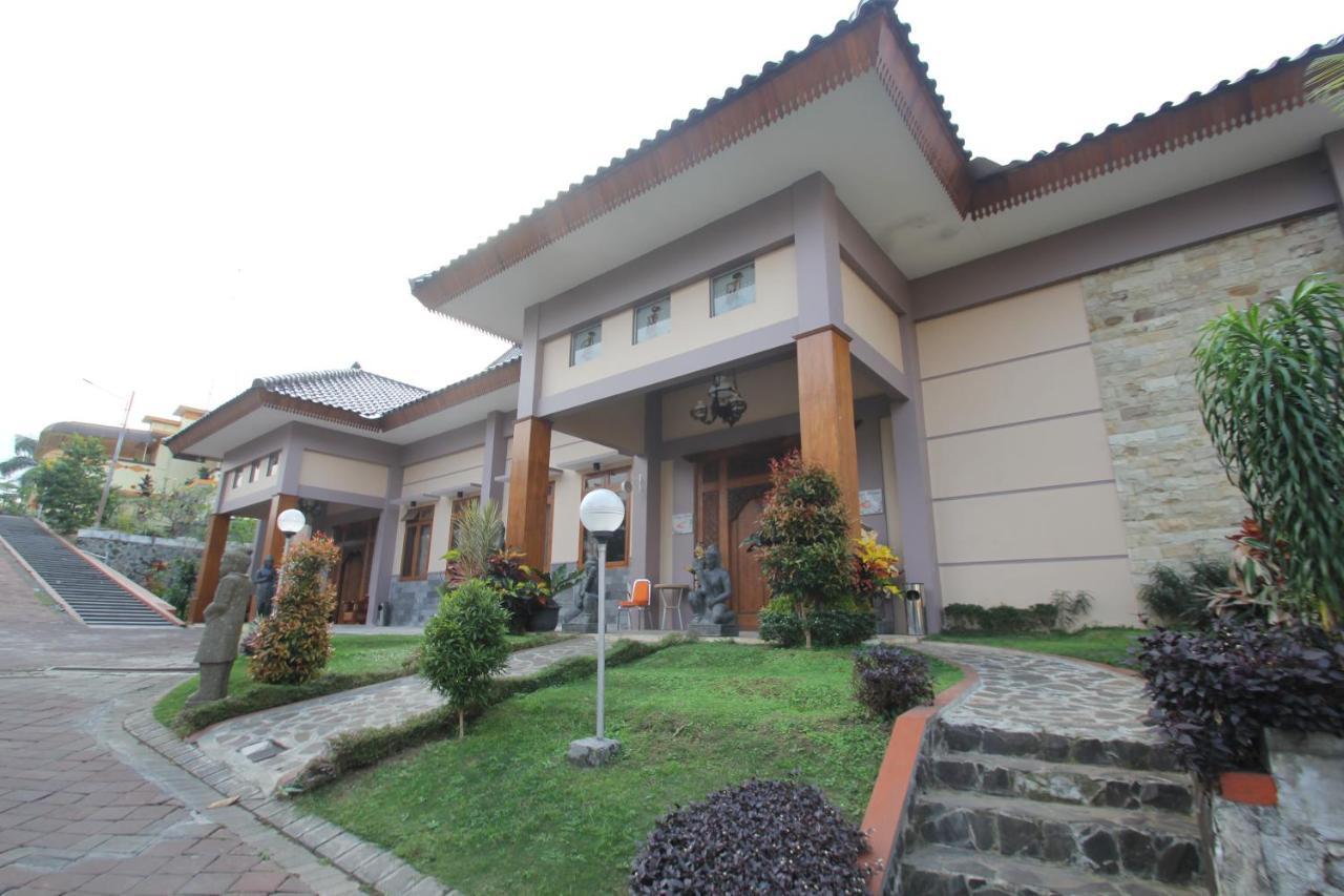 Ciptaningati Hotel Batu  Exterior foto